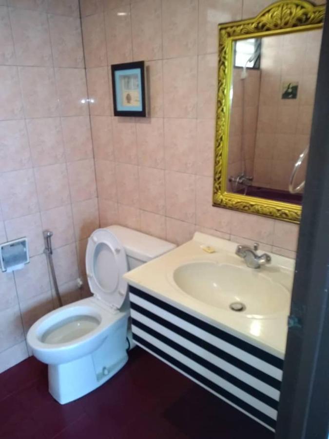 The Barn Private Home @ Sri Sayang Apartment Бату Феринги Екстериор снимка